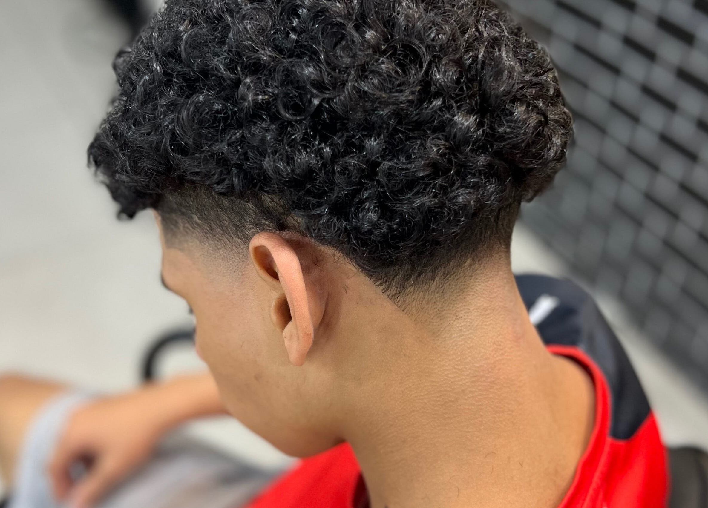 Corte de cabelo moderno na Barbearia mão de ouro 💈, Rio De Janeiro, Rio De Janeiro, BR.