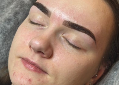 Close-up of expertly shaped brows at Lash & Brows Tallinn, Tallinn, Harju maakond, EE.