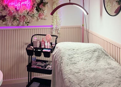 Tranquil treatment room at Yourluxelounge, Kidderminster, England, GB with floral decor and cozy bed.