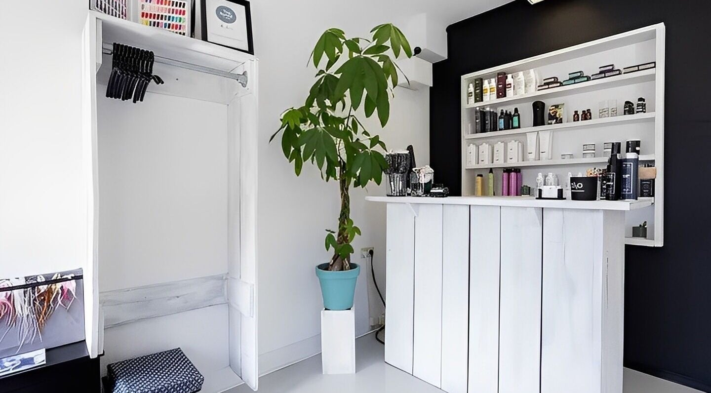 Ontvangstruimte van Mixt Haarsalon met moderne inrichting in Haarlem, Noord-holland, NL.