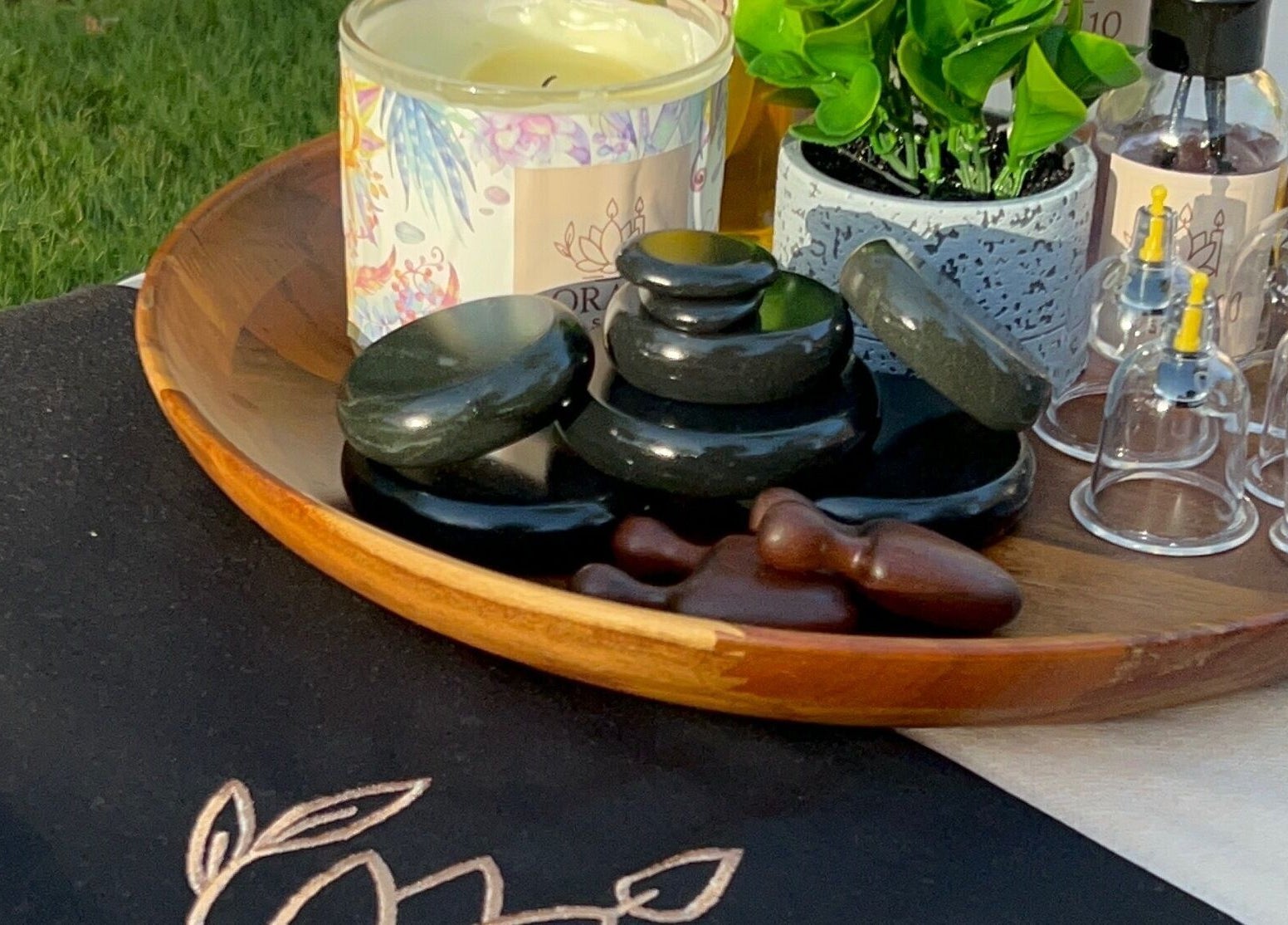 ORA10 SPA - Home Service in Riyadh, Riyadh Province, SA, offering relaxing stones and cupping therapy.