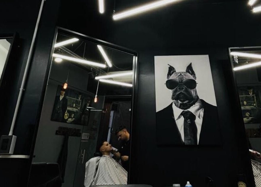 Interior moderno de FORTE BARBER en Monte Grande, Provincia De Buenos Aires, AR, con decoración única.