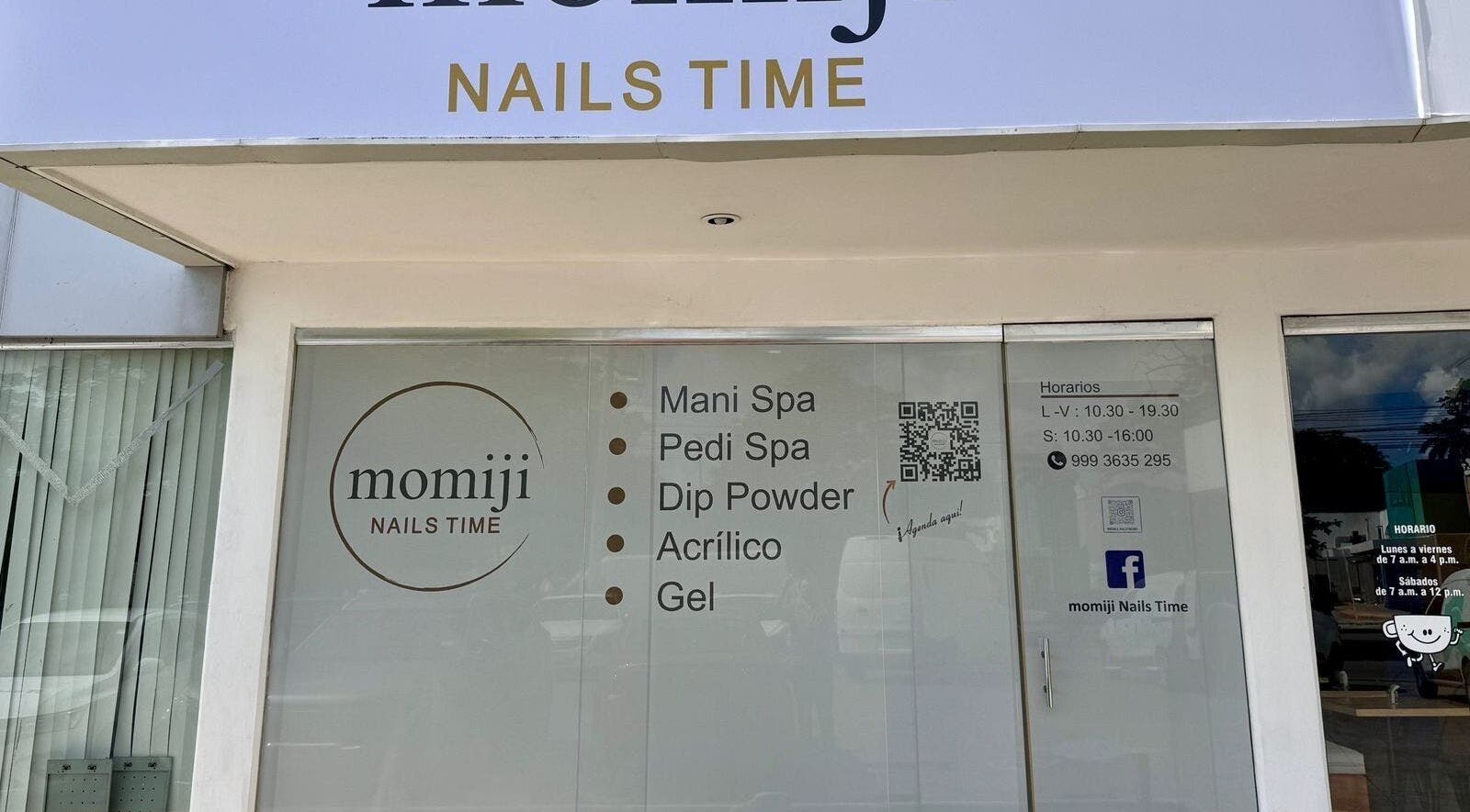 Fachada de Momiji Nails Time en Mérida, Yucatán, MX, ofreciendo spa de manos y pies.