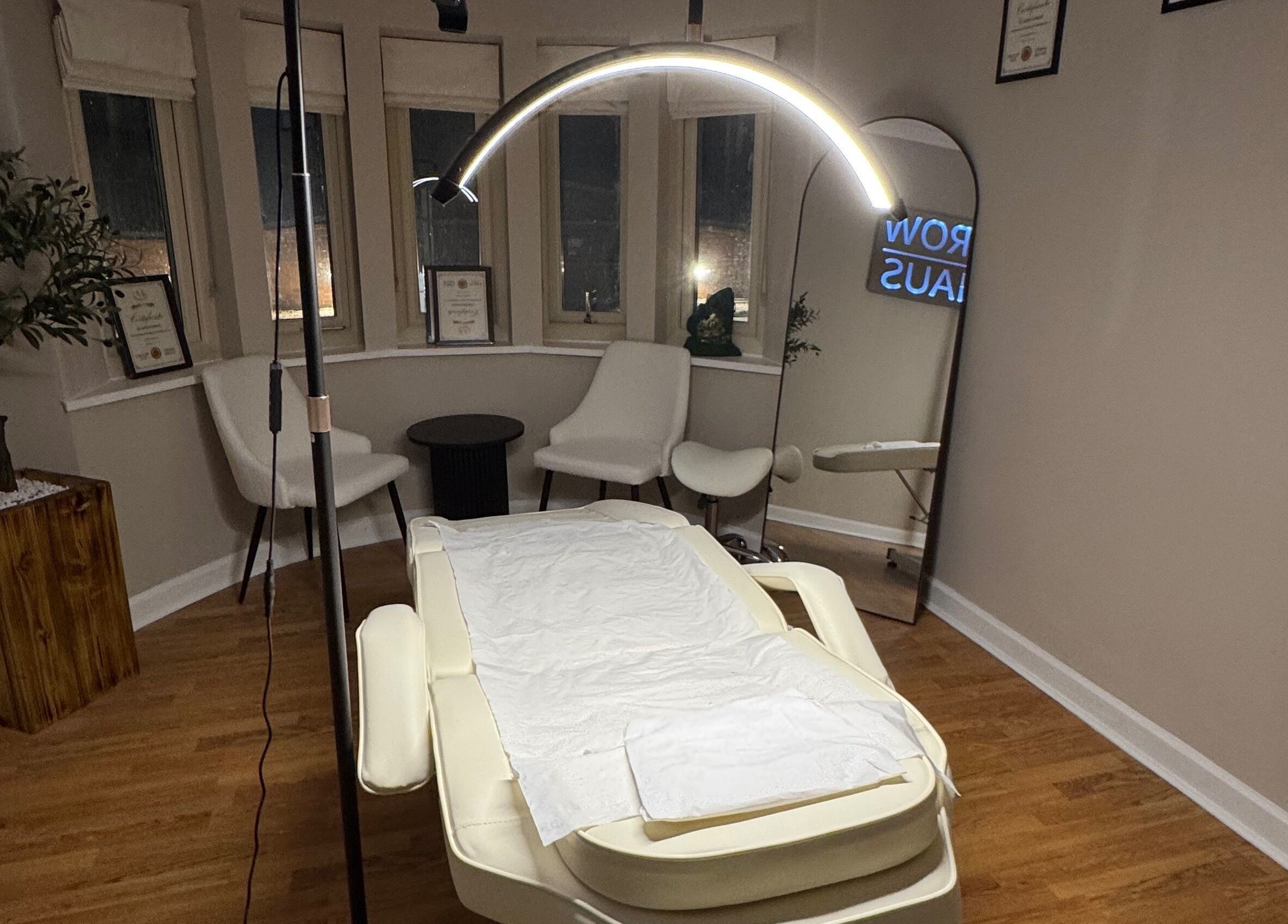 Relaxing treatment room at Brow Haus in Bawtry, England, GB, featuring a modern setup and calming atmosphere.