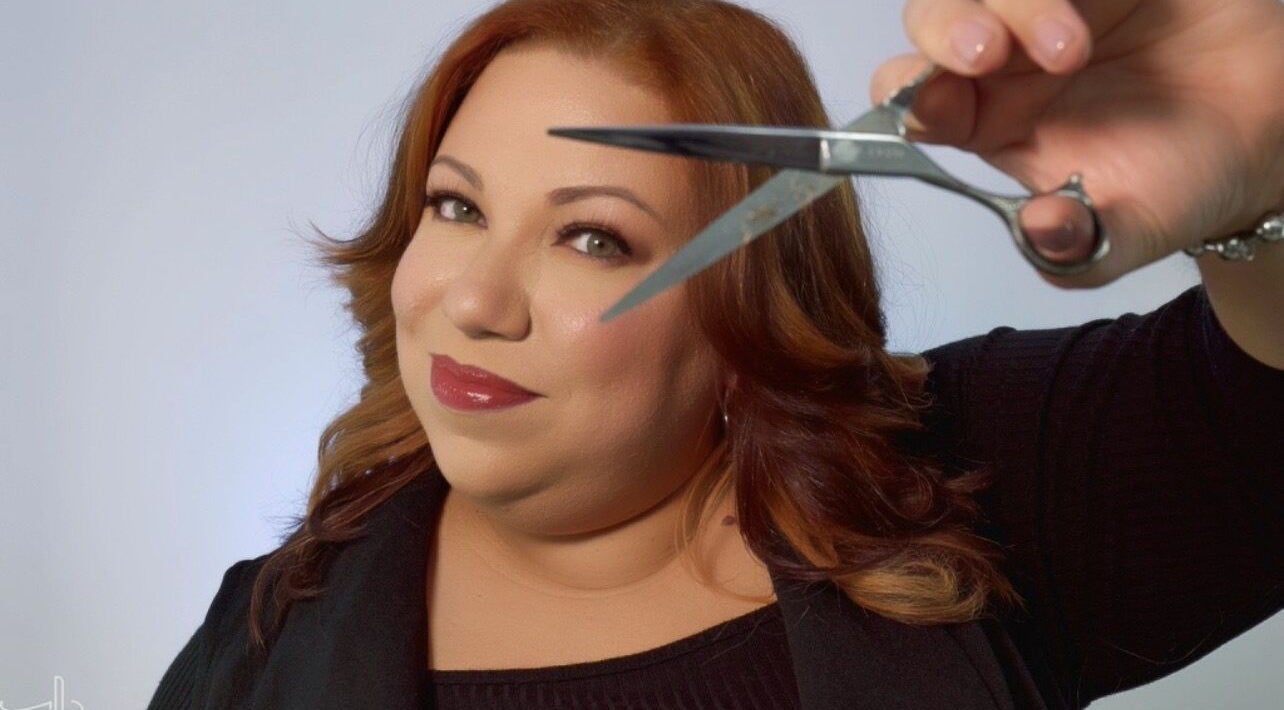 Professional stylist holding scissors at Melenahealthy by Sue Lizelle, Riverview, US.