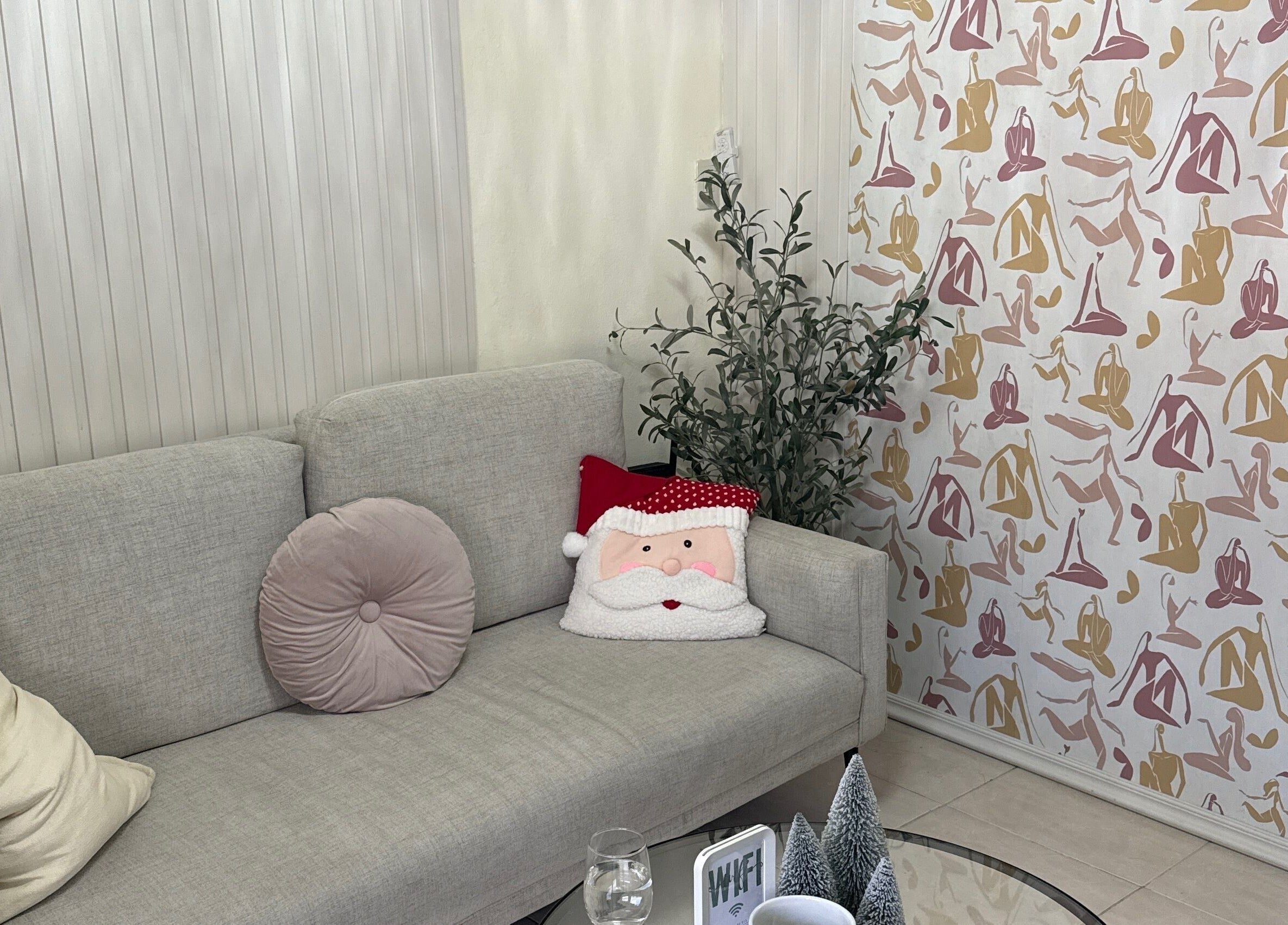 Inviting lounge at Nails by Wila, Santo Domingo with festive decor and artistic wall design.