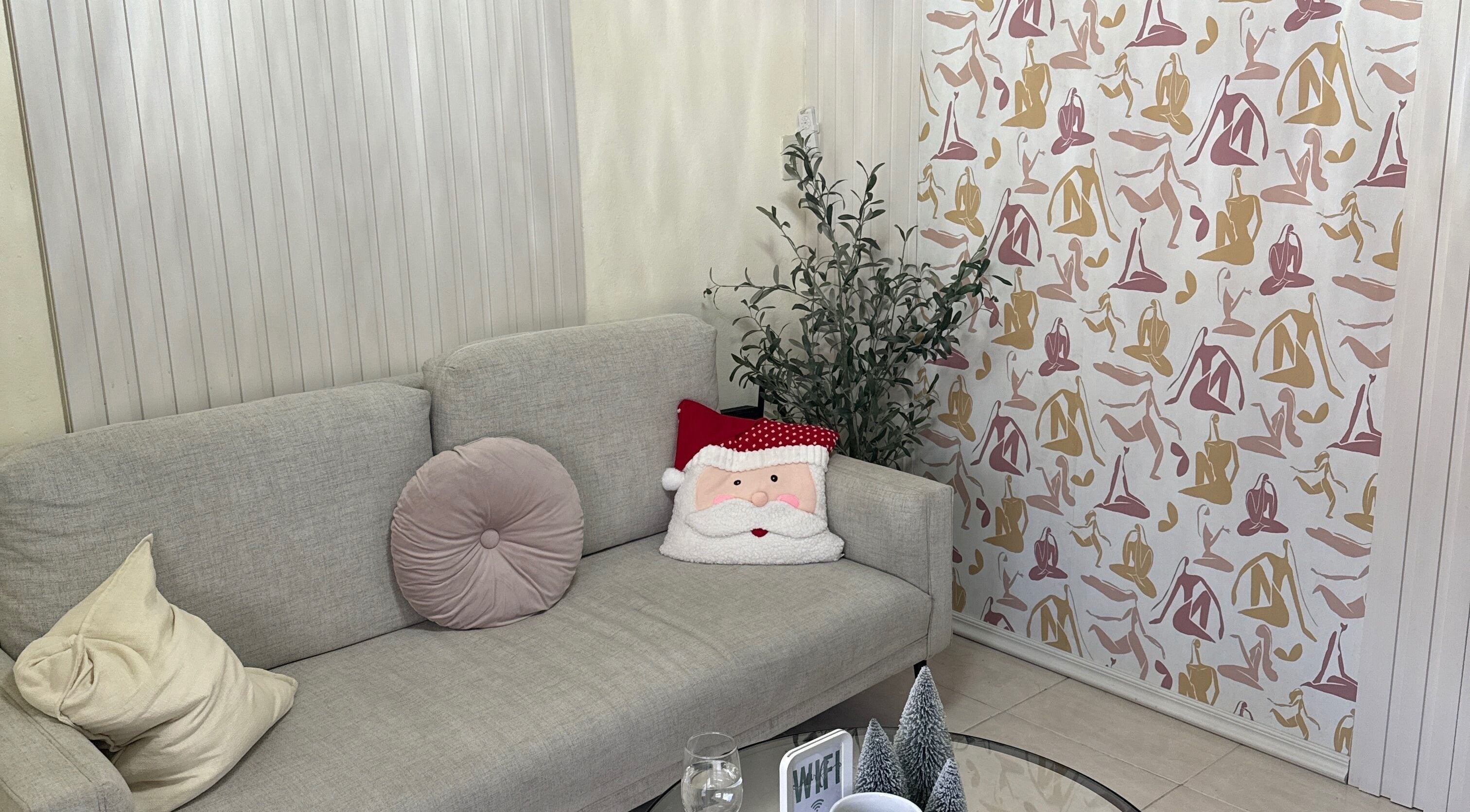 Inviting lounge at Nails by Wila, Santo Domingo with festive decor and artistic wall design.
