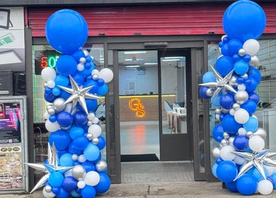 Gs hair nail salon 位于 Dublin, County Dublin, IE，入口处有醒目的蓝色气球装饰。