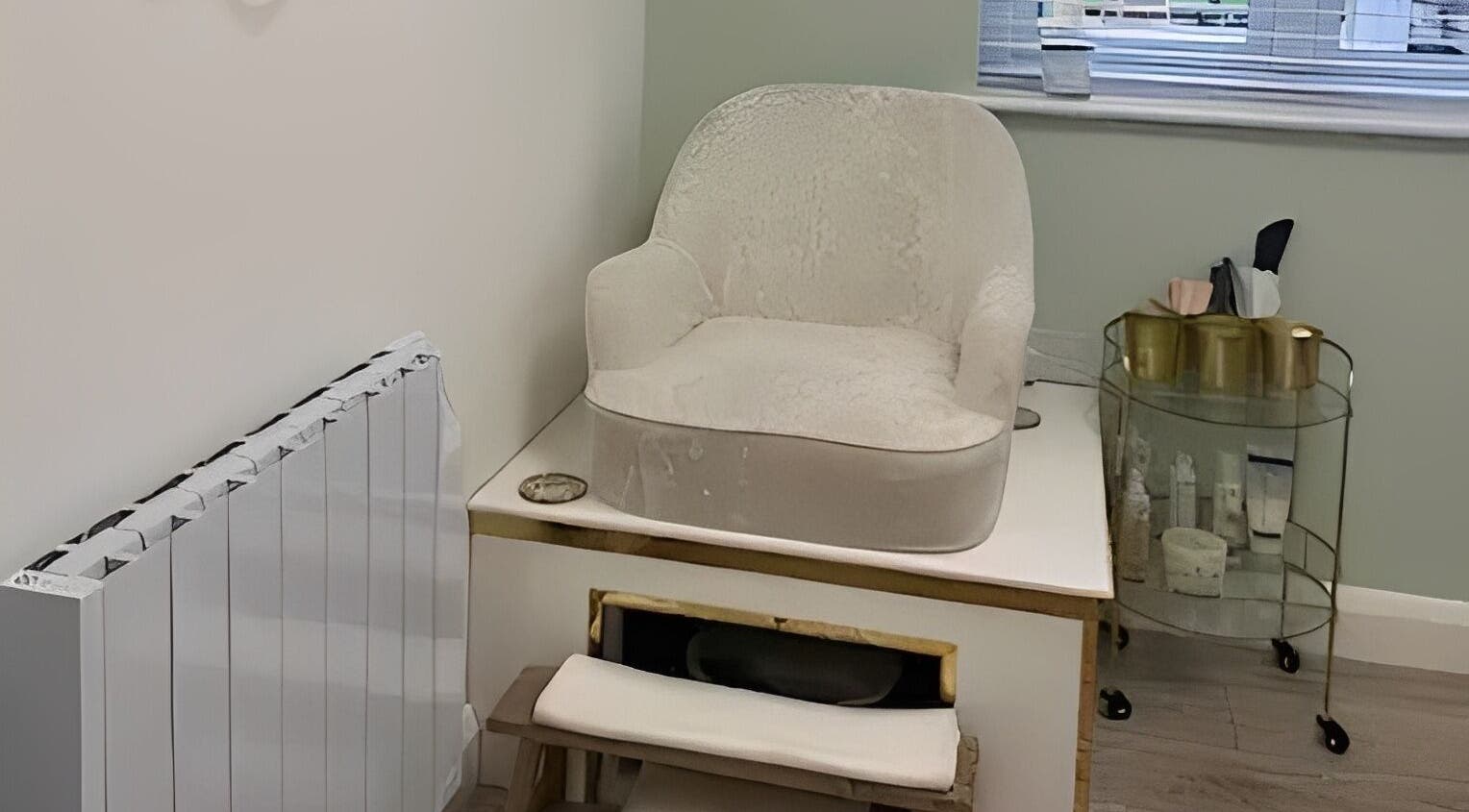 Comfy chair in Pure Cosmetics, Botley, England for relaxing beauty treatments.