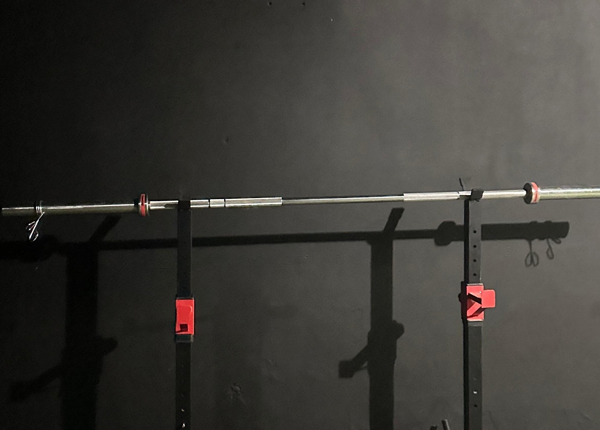 Barra de pesas en ALLSTAR FITNESS, Mérida, Yucatán, MX. Ideal para entrenamiento de fuerza y resistencia.