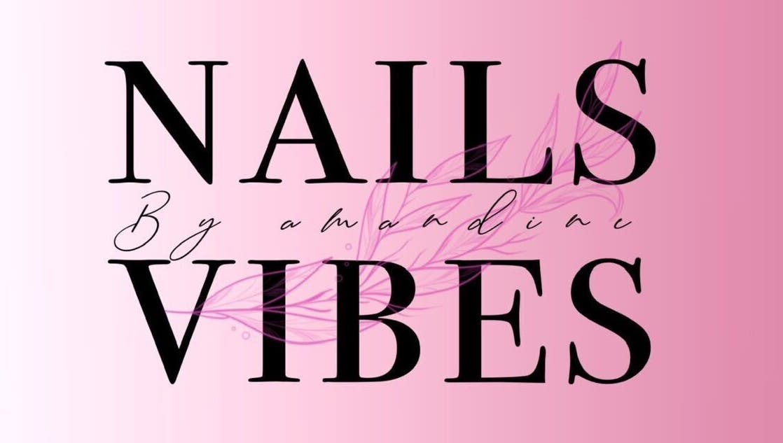 Logo élégant de Nails Vibes à Verdun sur Garonne, Île-de-france, FR sur fond rose moderne.