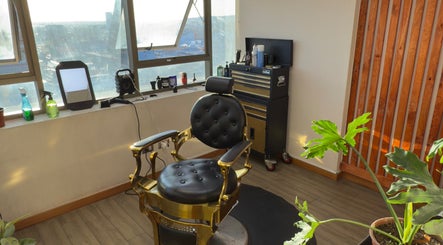 Silla de barbero elegante en FerxxoBarber, Los Ángeles, Bío Bío, CL.