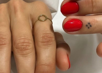 Leticia Jameli | Nail design showcasing bright red nails in Mermaid Beach, Queensland, AU.