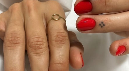 Leticia Jameli | Nail design showcasing bright red nails in Mermaid Beach, Queensland, AU.
