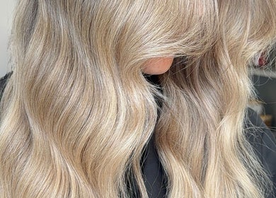 Smooth wavy blonde hairstyle at Paigelouisehair in Derby, England, GB.