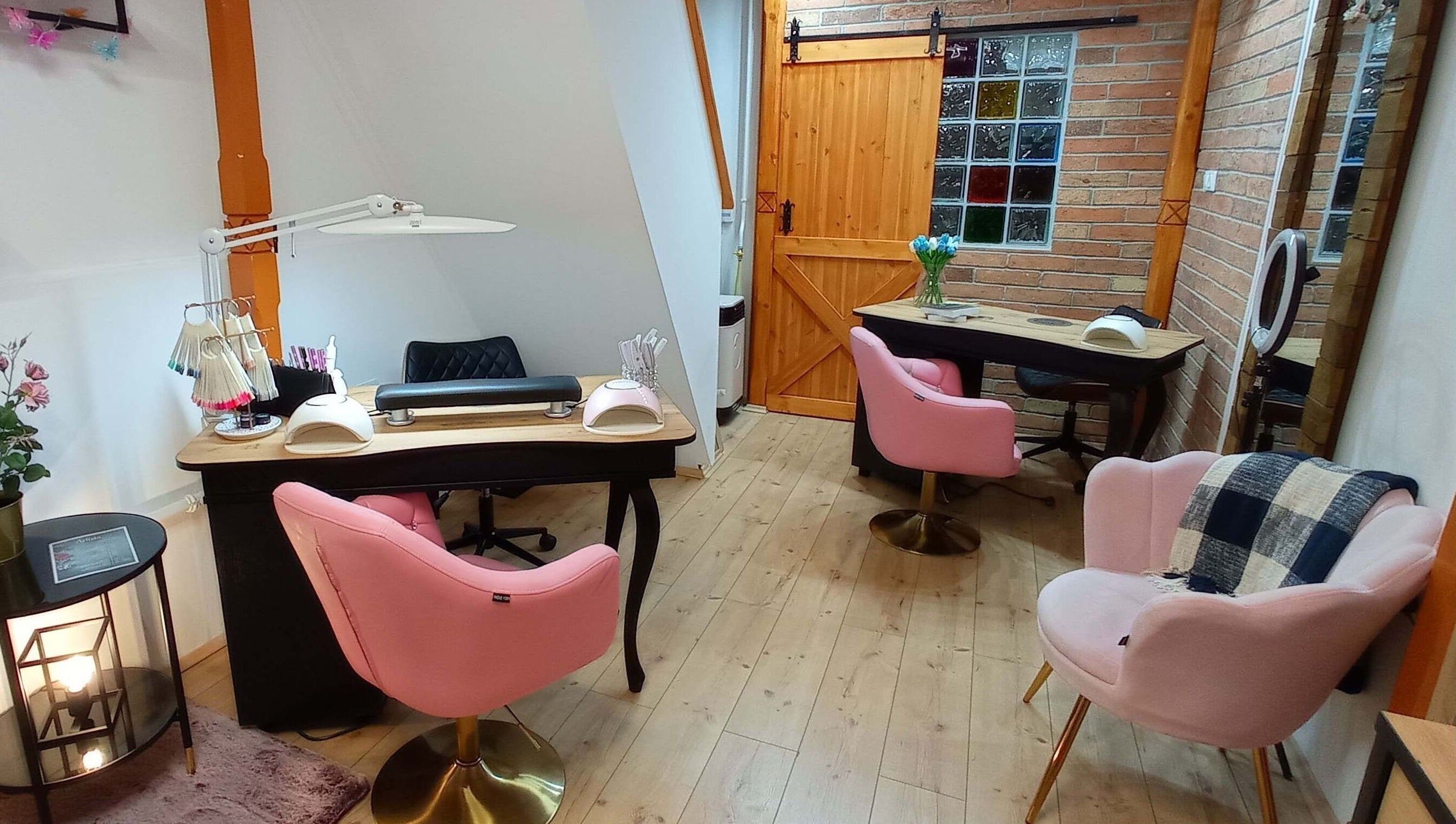 Modern szalon belső Pesti Díva Szépségszalonban, Budapest, Magyar, HU.