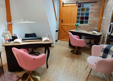 Modern szalon belső Pesti Díva Szépségszalonban, Budapest, Magyar, HU.