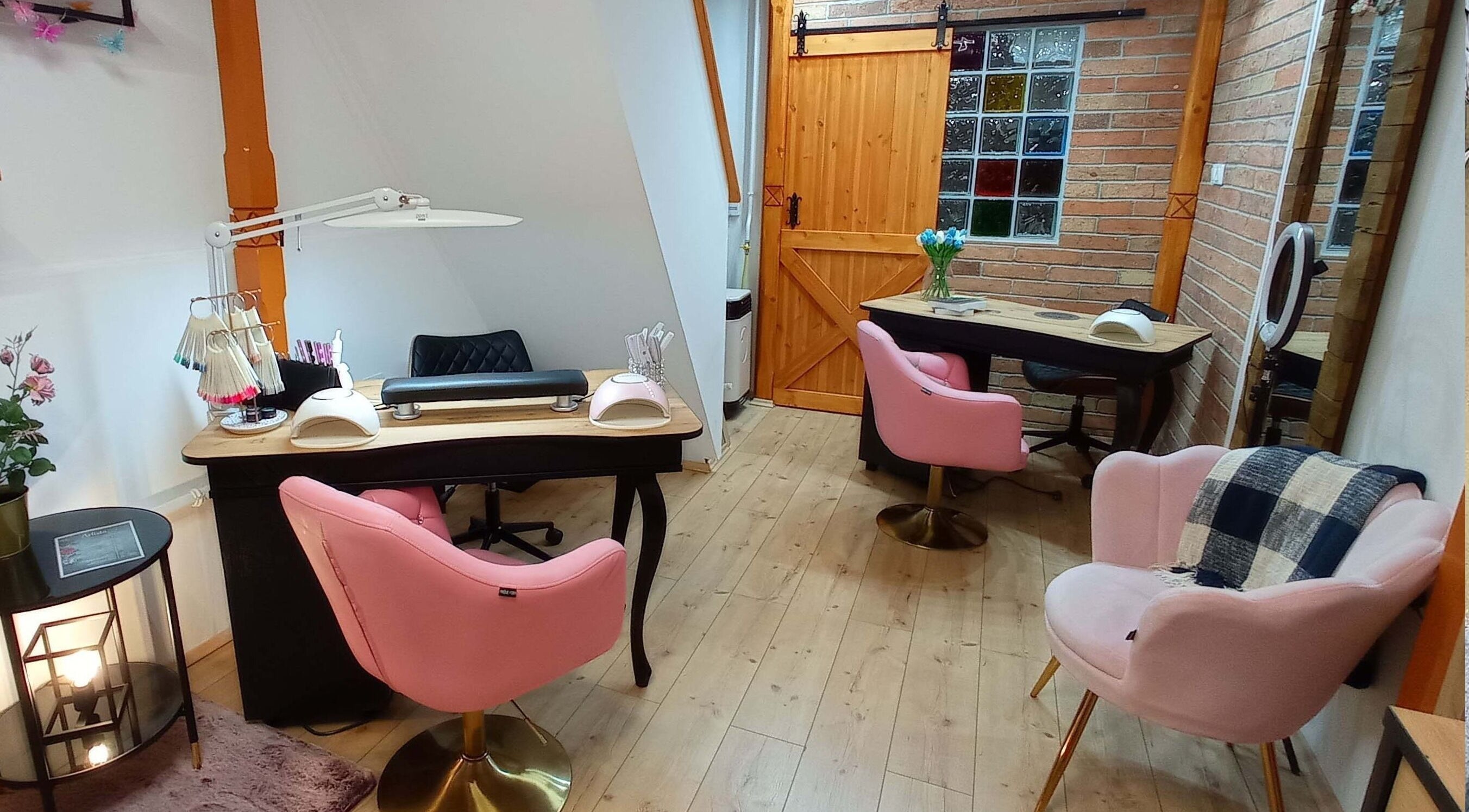 Modern szalon belső Pesti Díva Szépségszalonban, Budapest, Magyar, HU.