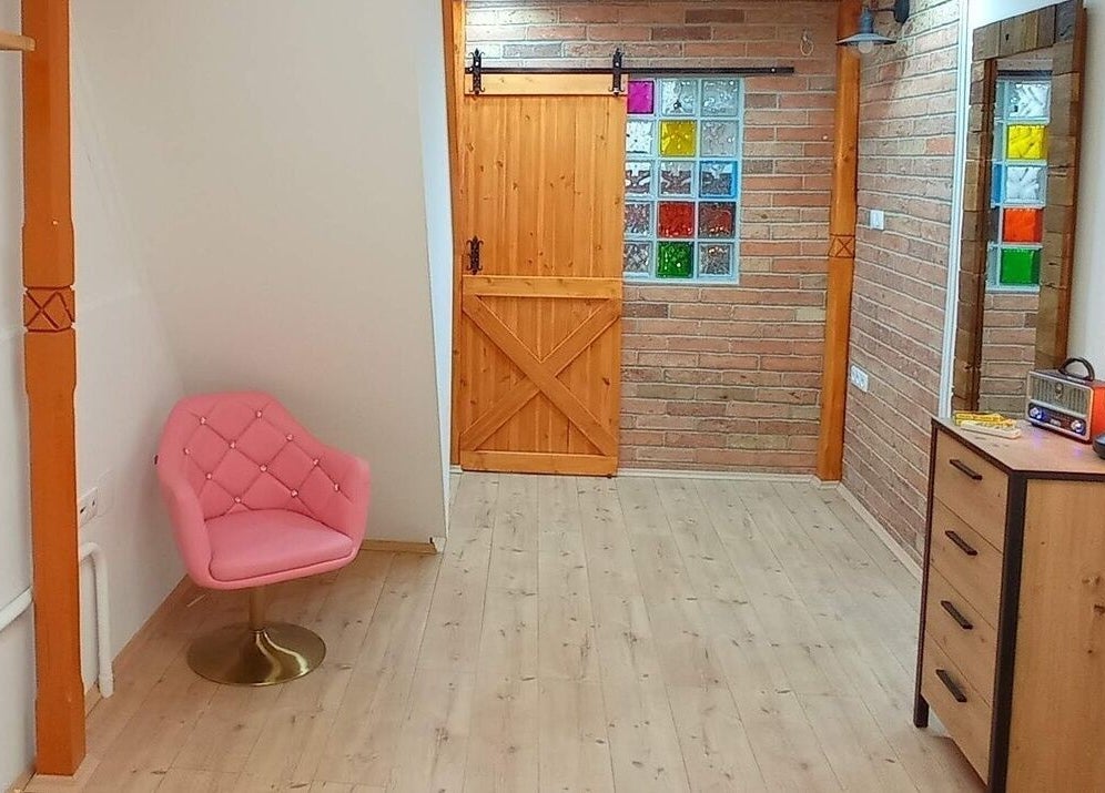 Elegáns belső tér Pesti Díva Szépségszalonban, Budapest, Magyar, HU.