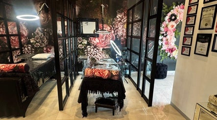 Floral-themed spa room at Kalash Beauty and Aesthetics, Johannesburg, Gauteng, ZA with elegant decor.