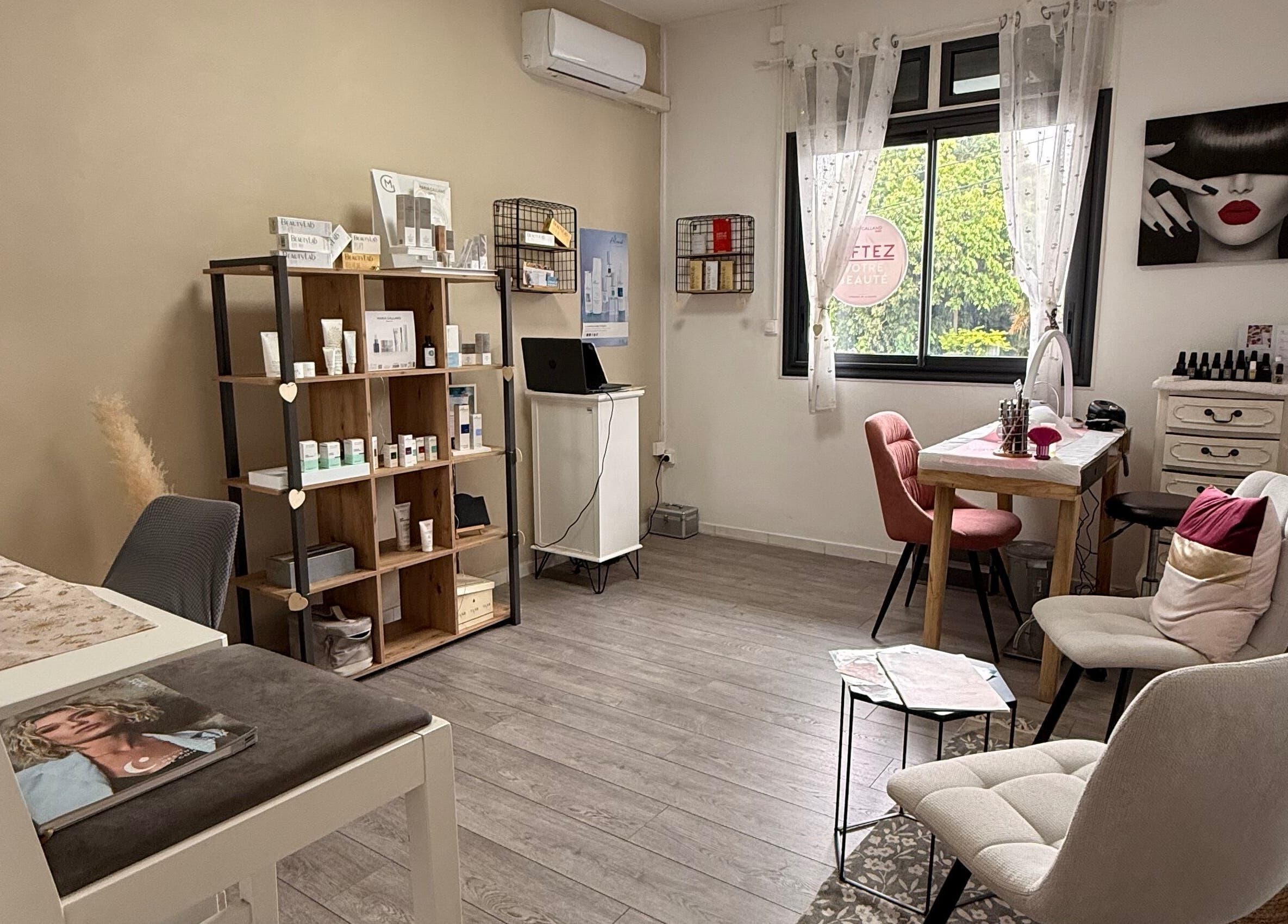 Espace intérieur moderne et apaisant de Instant Bonheur à Le Tampon, Saint-pierre, RE pour soins beauté.