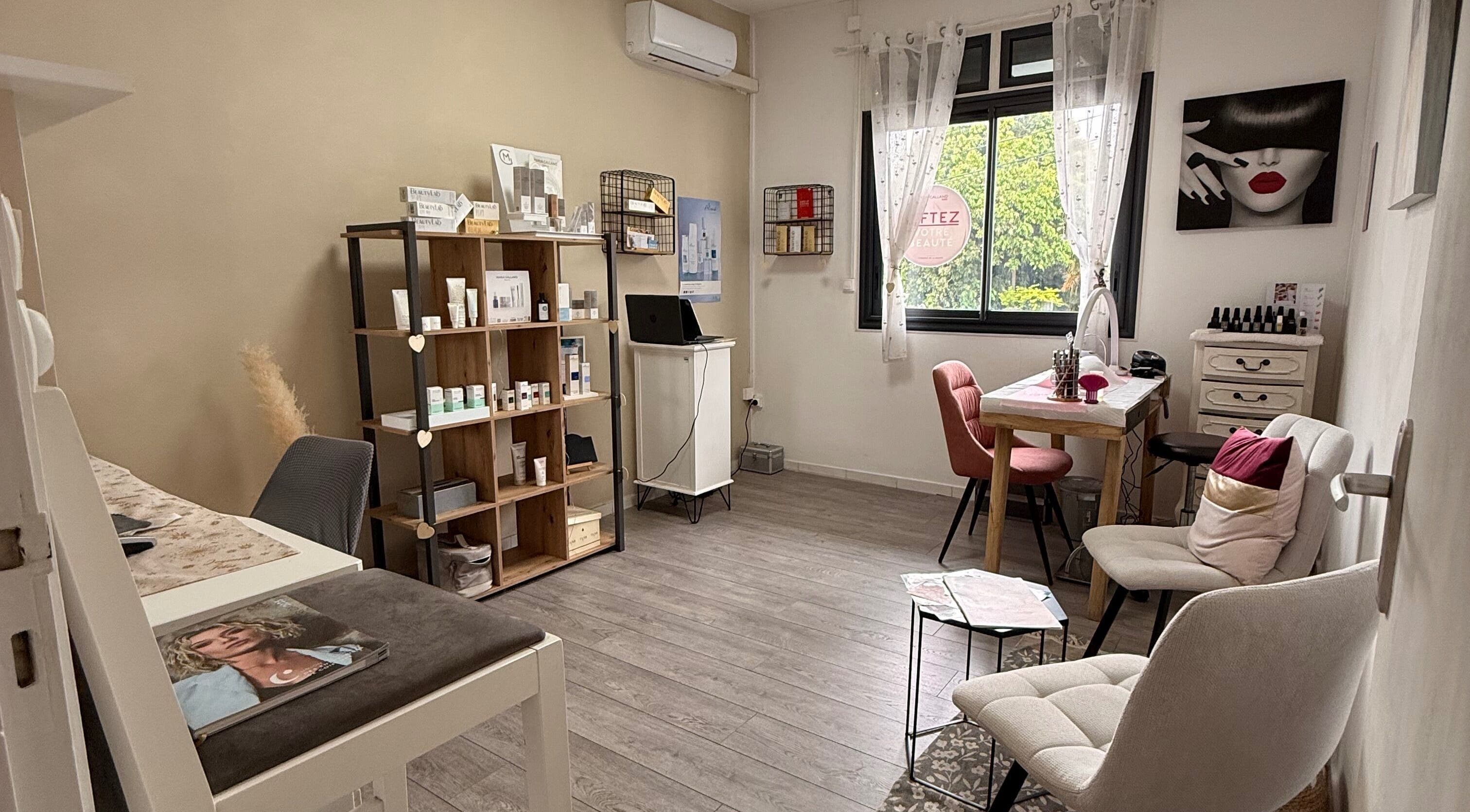 Espace intérieur moderne et apaisant de Instant Bonheur à Le Tampon, Saint-pierre, RE pour soins beauté.