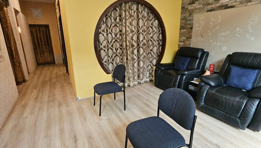 Cozy waiting area at ShunHua Massage Subiaco Square, Subiaco, Western Australia, AU with chairs and elegant decor.