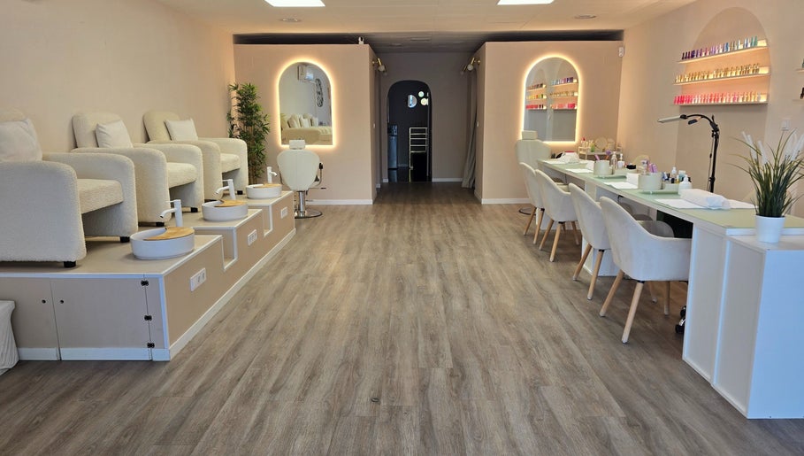 Espacio elegante en Almalibre Beauty Atelier, Majadahonda, Comunidad De Madrid, ES, mostrando estaciones de spa.