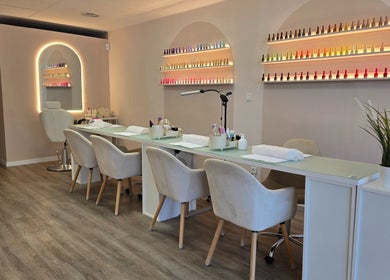 Elegante salón de uñas en Almalibre Beauty Atelier, Majadahonda, Comunidad De Madrid, ES.