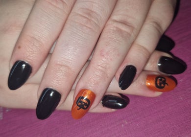 Halloween-themed nail art with pumpkins by Beauty By Aine in Athlone, County Roscommon, IE.