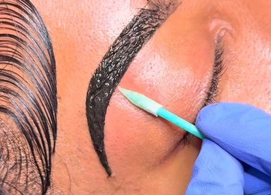 Sourcils teints au Browzatelier, Abidjan. Soins spécialisés et détaillés en District Autonome D'abidjan, CI.