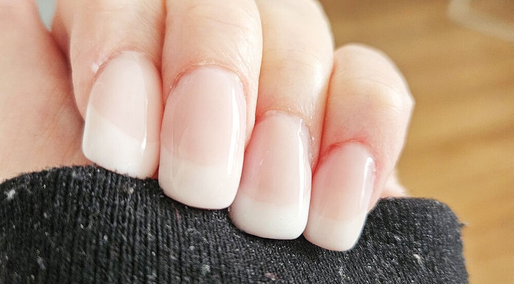 Ongles parfaitement manucurés chez Sublime Your Nails 92 à Châtenay-Malabry, Île-de-France, FR.