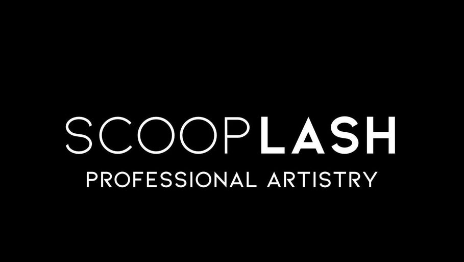 SCOOP LASH CPH logo på sort baggrund i København, Denmark, DK.