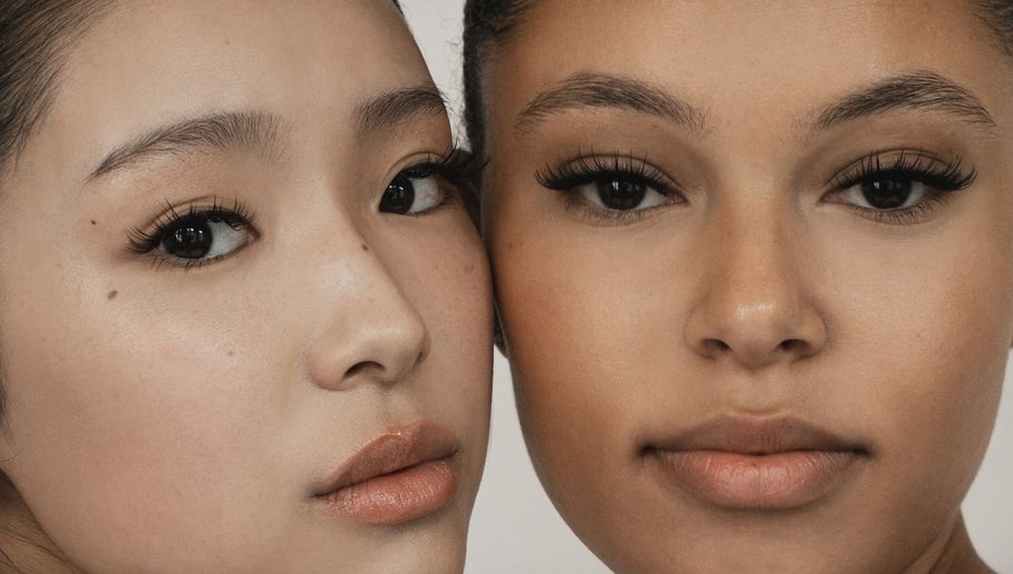 Closeup af elegante øjenvipper fra SCOOP LASH STUDIO (ÅBNER 1. NOV) i København, Denmark, DK.