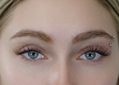 Nærbillede af smukke øjenvipper hos SCOOP LASH CPH, København, Denmark, DK. Perfekt til vippeløft.