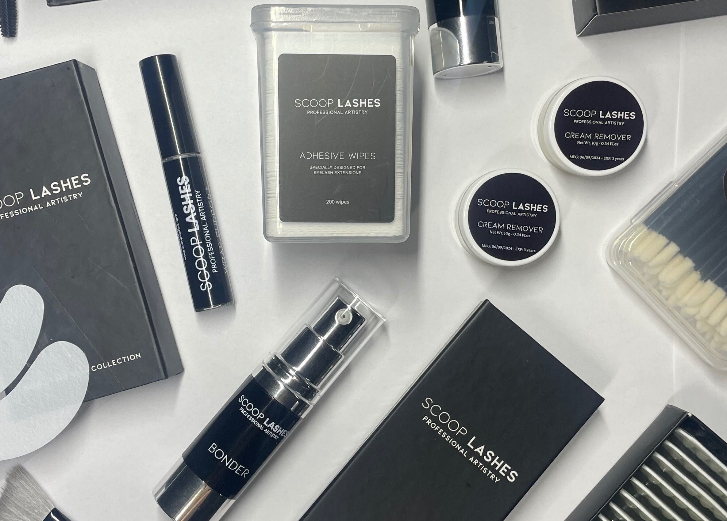 Scoop Lash Cph-produkter i København, Denmark, DK, der fremhæver luksuriøse vipper og tilbehør.