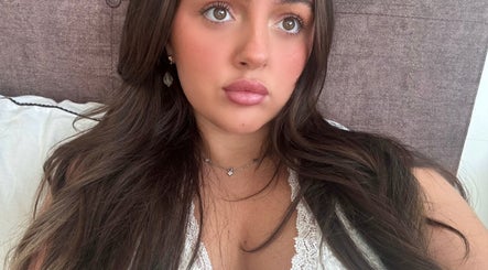 Elegant makeup look by Makeupbyamber in Gateshead, England, GB featuring a natural glow.