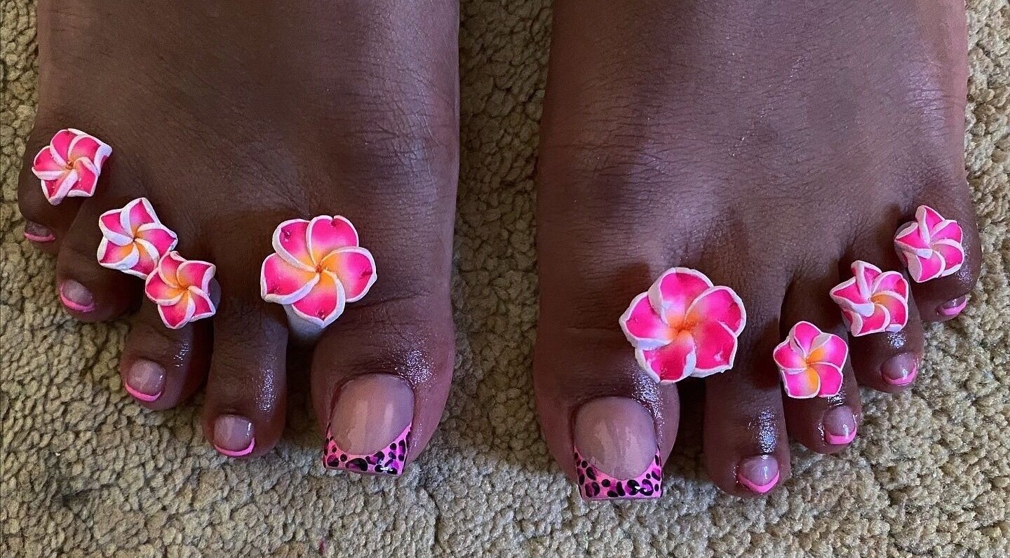 Vibrant floral toe nail art at shine.haus.studio, Oxnards, Saint James, BB, showcasing skilled pedicure design.