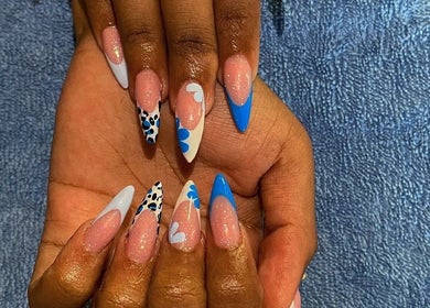 Elegant blue and white nail art at shine.haus.studio, Oxnards, Saint James, BB showcasing detailed creativity.