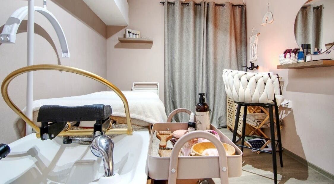 Interiér wellness salónu Headspaellie v Hradec Králové, Královéhradecký Kraj, CZ, s moderním zařízením.