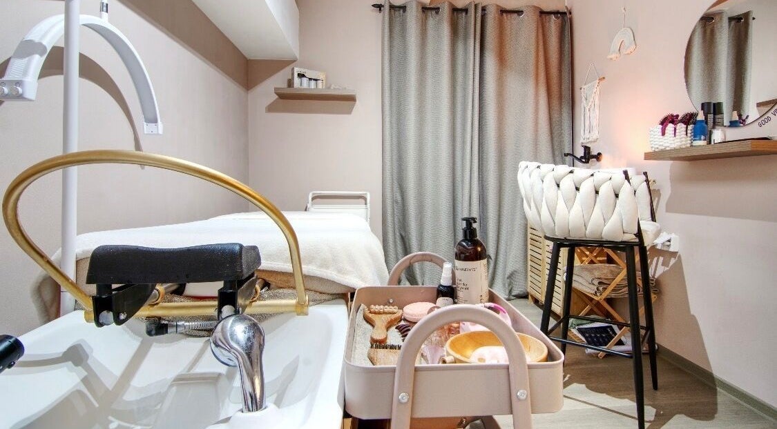 Interiér wellness salónu Headspaellie v Hradec Králové, Královéhradecký Kraj, CZ, s moderním zařízením.