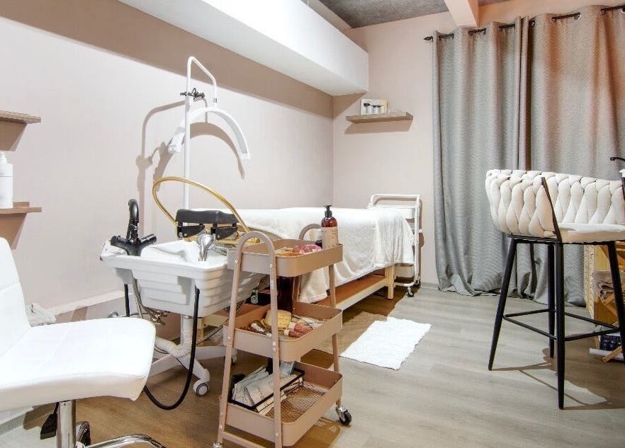 Moderní kosmetický salon Headspaellie v Hradci Králové, Královéhradecký Kraj, CZ s pohodlnými křesly.