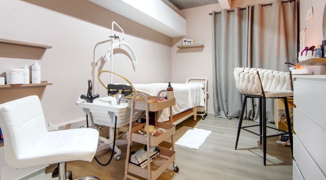 Moderní kosmetický salon Headspaellie v Hradci Králové, Královéhradecký Kraj, CZ s pohodlnými křesly.