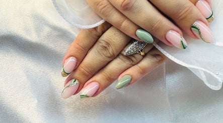 Nail art élégant à Au Bonheur Des Mains, Noidans-lès-vesoul, Bourgogne-franche-comté, FR.