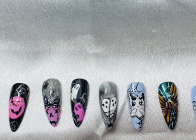 Designs ongles Halloween à Au Bonheur Des Mains, Noidans-lès-Vesoul, Bourgogne-Franche-Comté, FR.