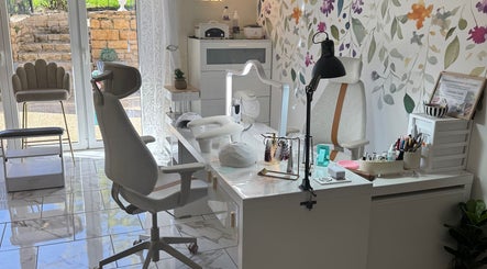 Salon manucure élégant à Au Bonheur Des Mains, Noidans-lès-vesoul, Bourgogne-franche-comté, FR.