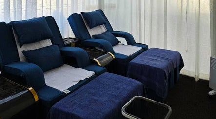Comfortable blue loungers at AiRelax® Spa in Auckland, Auckland, NZ, perfect for relaxation and wellness.