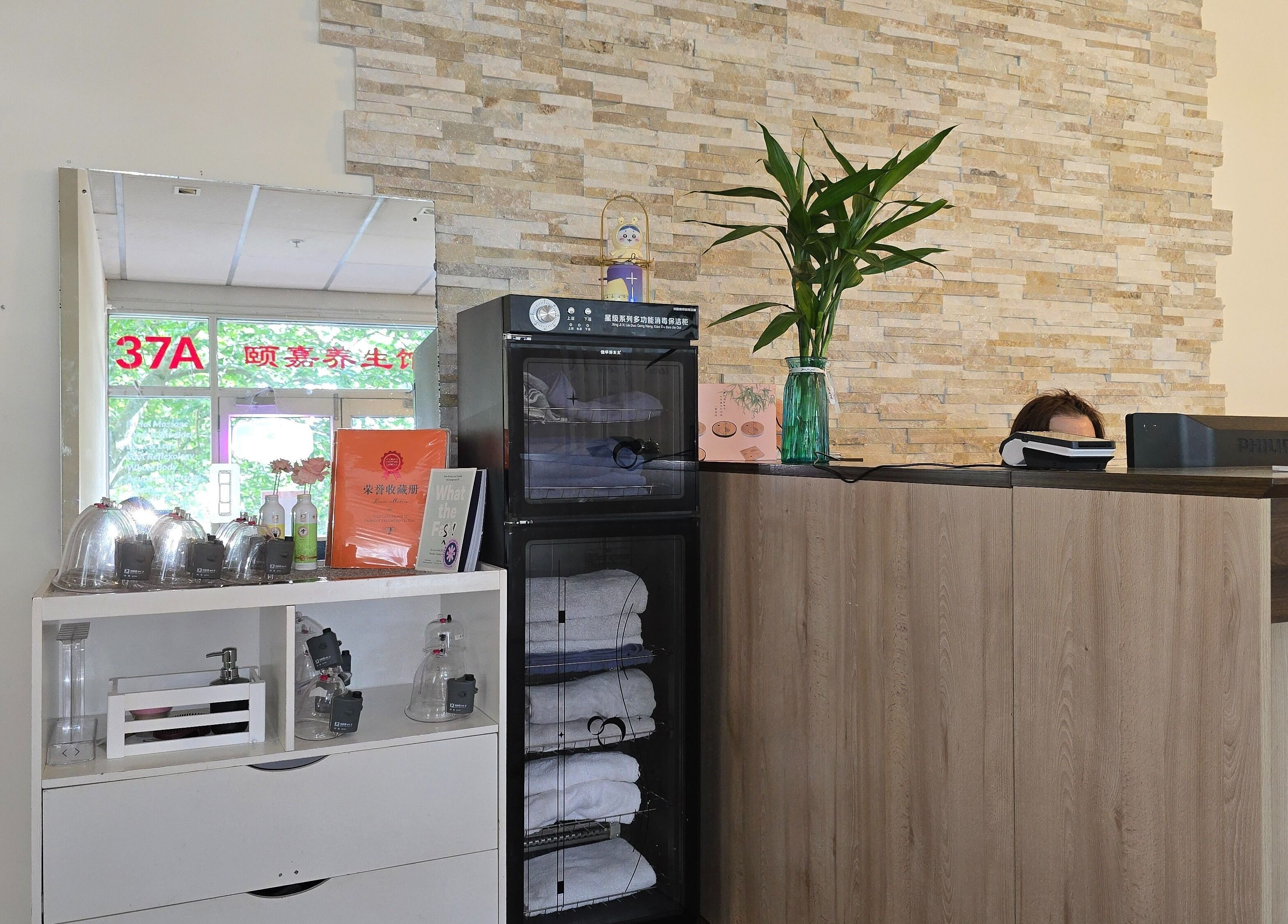 Cozy reception area at AiRelax® Bodywork, Auckland, Auckland, NZ featuring soothing decor.