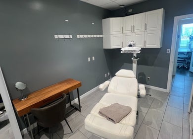 YOSHIDA BEAUTY CLINIC room in Vancouver, BC, CA with modern chair and wooden desk.