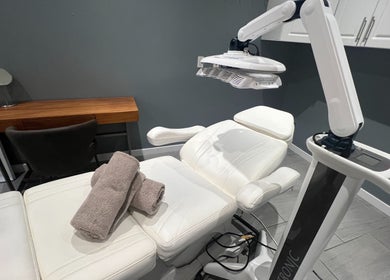 Luxurious treatment room at YOSHIDA BEAUTY CLINIC 【Broadway Location】, Vancouver, BC, CA.